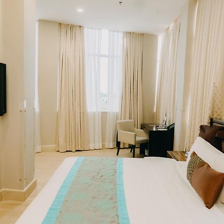 Goldberry Suites & Hotel Mactan Мактан Екстер'єр фото