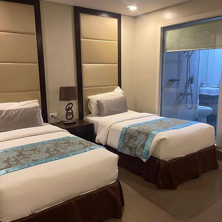 Goldberry Suites & Hotel Mactan Мактан Екстер'єр фото