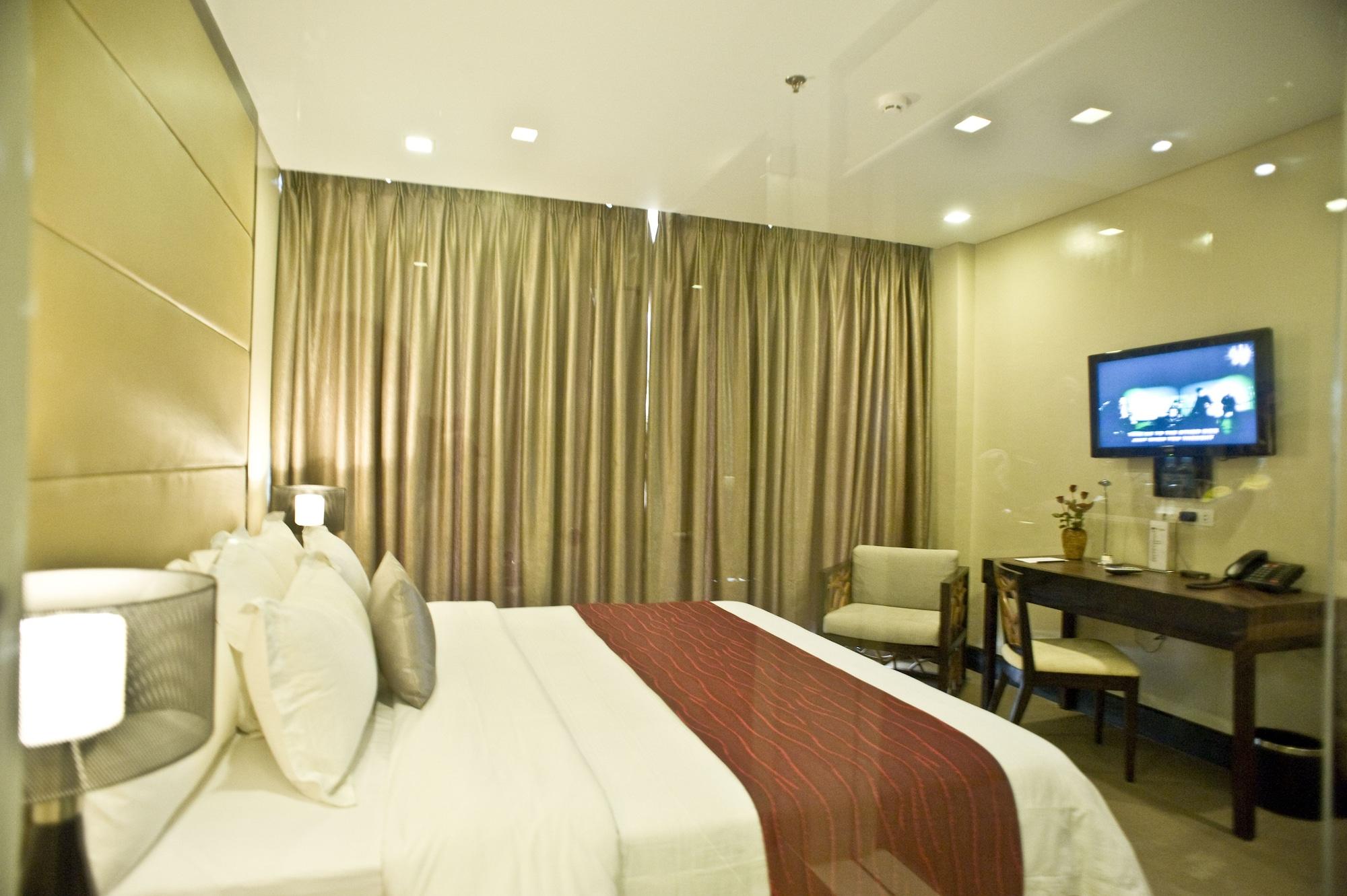 Goldberry Suites & Hotel Mactan Мактан Екстер'єр фото