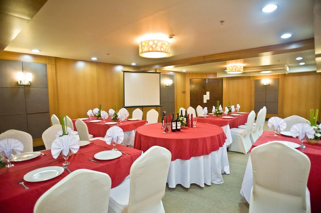 Goldberry Suites & Hotel Mactan Мактан Екстер'єр фото