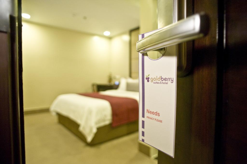Goldberry Suites & Hotel Mactan Мактан Екстер'єр фото