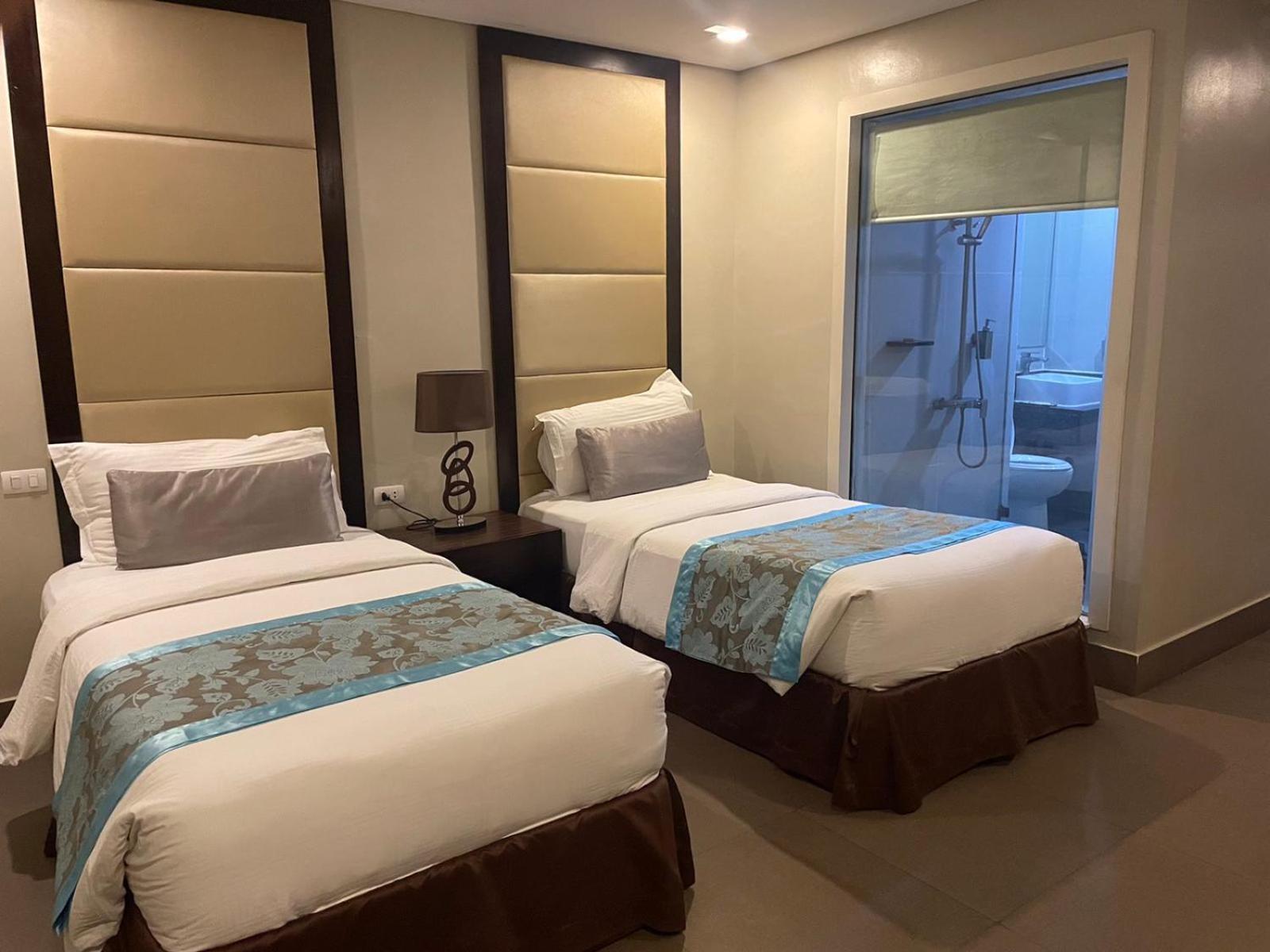 Goldberry Suites & Hotel Mactan Мактан Екстер'єр фото