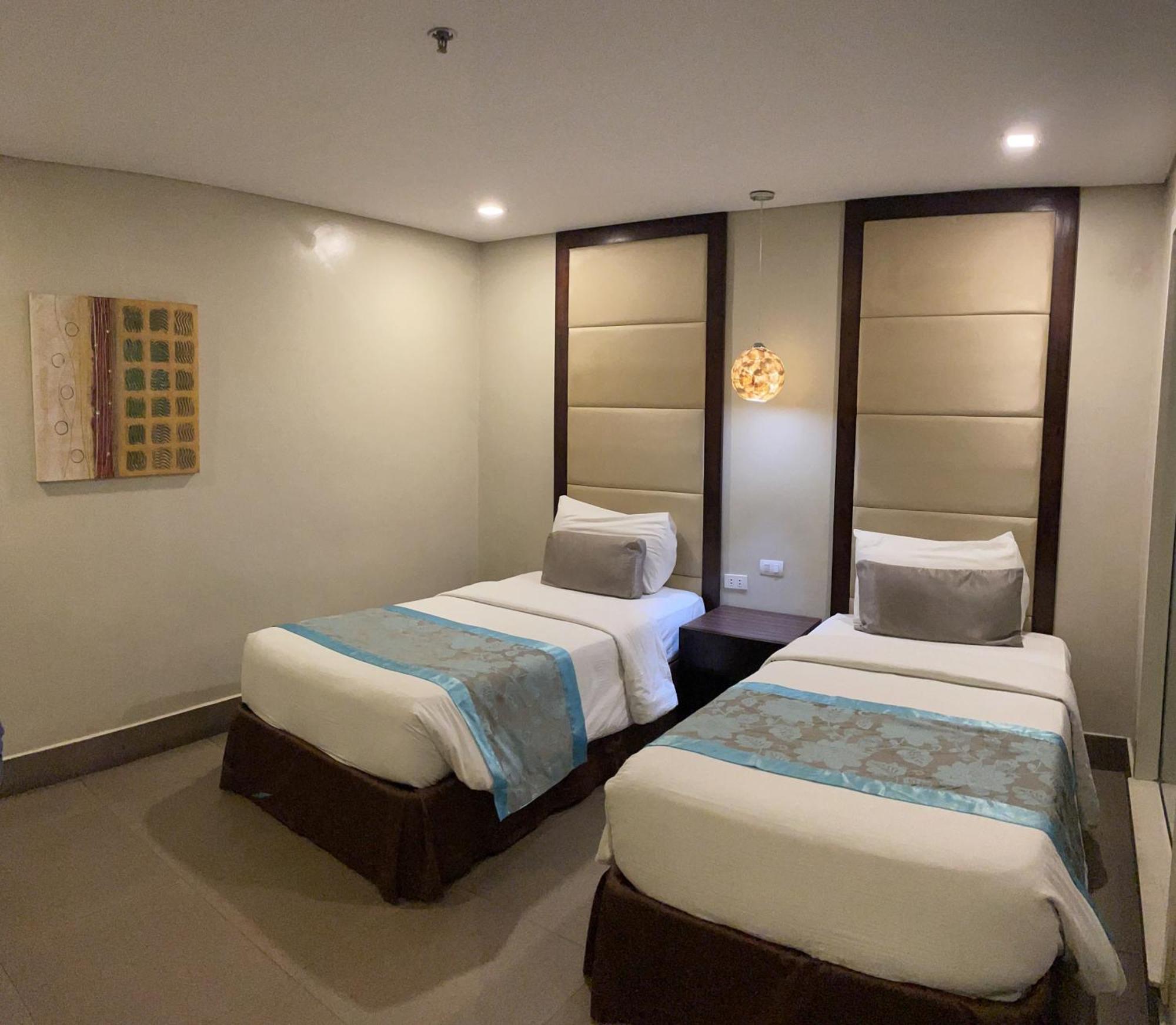 Goldberry Suites & Hotel Mactan Мактан Екстер'єр фото
