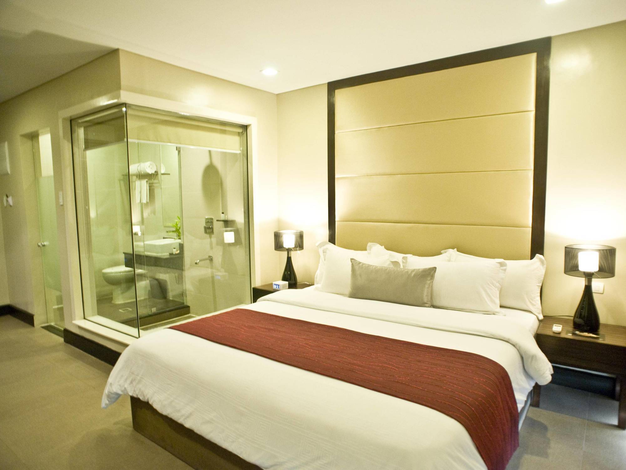 Goldberry Suites & Hotel Mactan Мактан Екстер'єр фото