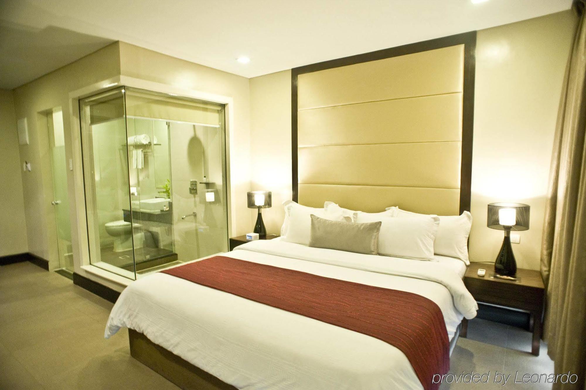 Goldberry Suites & Hotel Mactan Мактан Екстер'єр фото